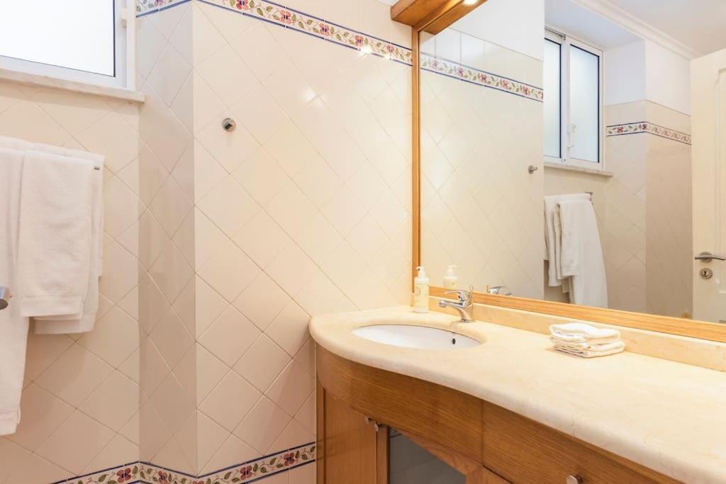 Spacious Apartment Near Saldanha Lisboa Exterior foto